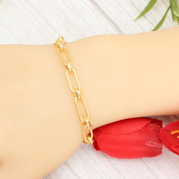 "Trendy Handmade Bracelet – A Thoughtful Gift for Girls & Women | UNVRC1518 - Picture 10 of 10